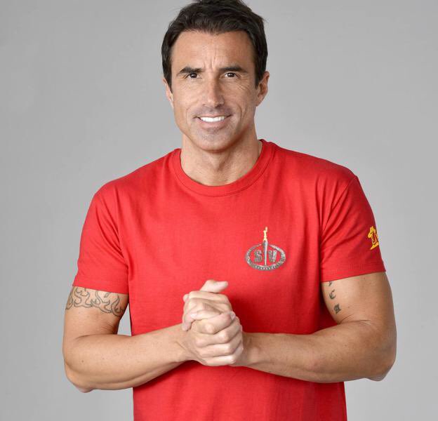caosdemente's tweet photo. ¿A quién prefieres? 

🔁HUGO
♥️JORGE

#SVGala13 https://t.co/xXSyblAN7F