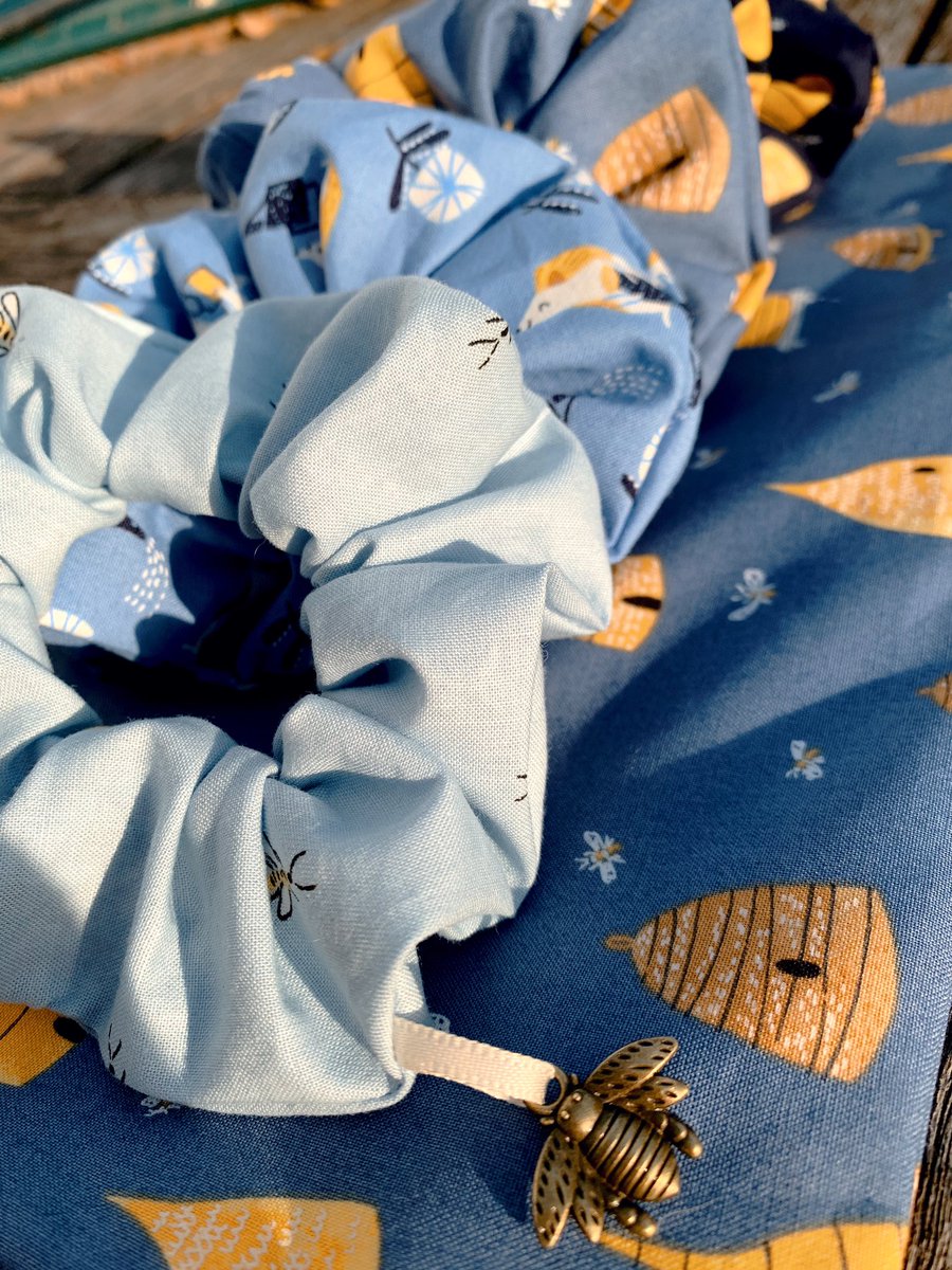 afterglowingart's tweet photo. 🐝 300 follower giveaway!! 🐝

Winner will receive 5 scrunchies and the cute zipper pouch pictured!

RULES:
- RT this tweet (not quote RT)
- tag a friend below!
- follow me (@afterglowingart)
- open to US &amp; Canada only

🐝✨ https://t.co/43wWZwiejp
