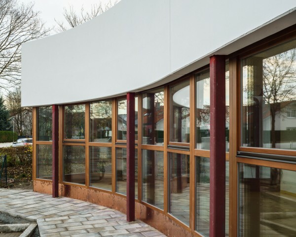 afasiaarq's tweet photo. #Almannai Fischer https://t.co/IRqlqdaiUn | posted by afasia | daily entries on contemporary art and architecture #
Kindergarten Mehring extension . Mehring Almannai Fischer . photos: © Sebastian Schels Der bestehende Kindergarten St. Martin in Mehring-Öd benötigte nach gut 30… https://t.co/hq6Icm0cCs