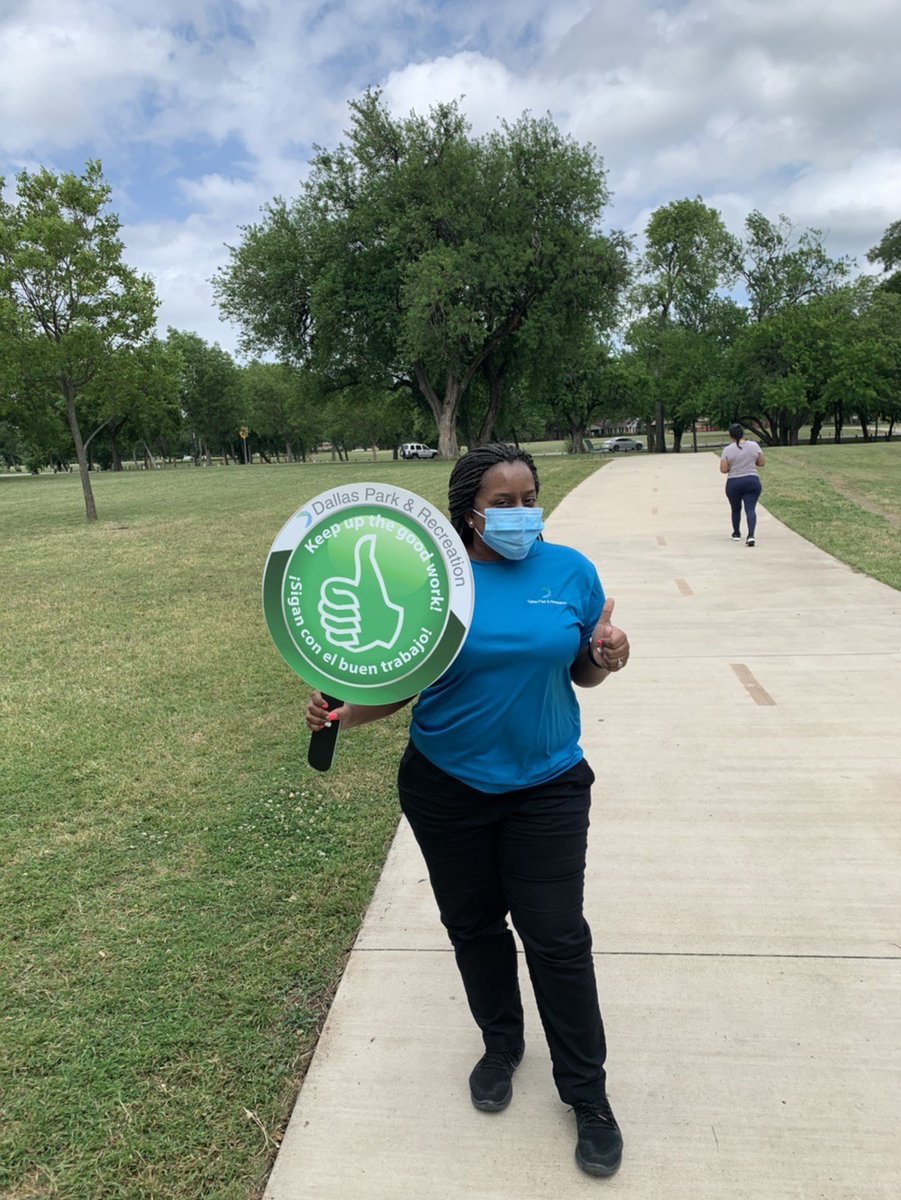 DallasParkRec's tweet photo. #DallasParks staff are out on the trails helping you stay aware of your social distancing. 👍 = Keep up the good work! / 👎 = Spread out! If you choose to get out... please choose to be safe and practice social distancing at all times! https://t.co/XAy3JwghFF