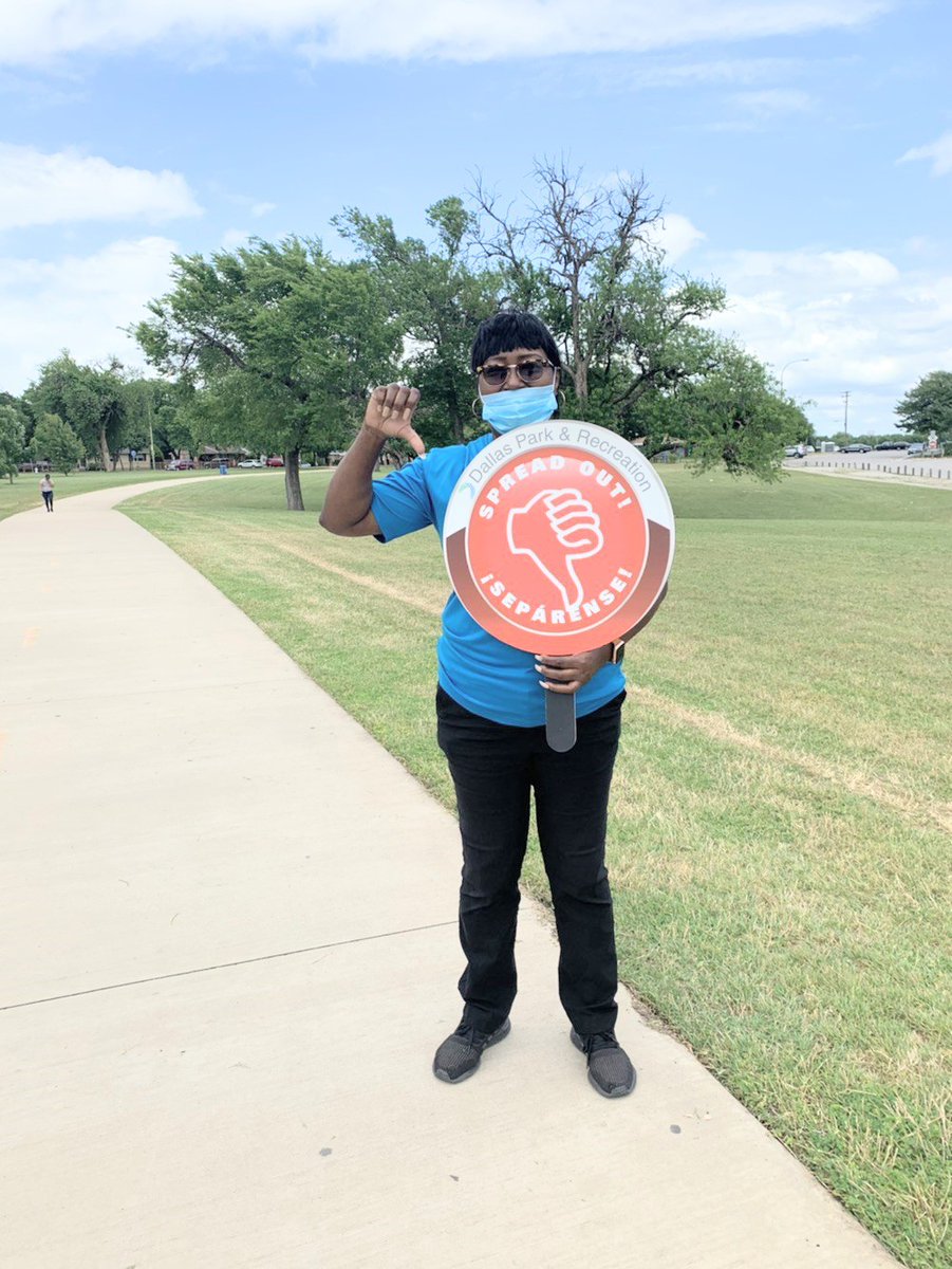 DallasParkRec's tweet photo. #DallasParks staff are out on the trails helping you stay aware of your social distancing. 👍 = Keep up the good work! / 👎 = Spread out! If you choose to get out... please choose to be safe and practice social distancing at all times! https://t.co/XAy3JwghFF