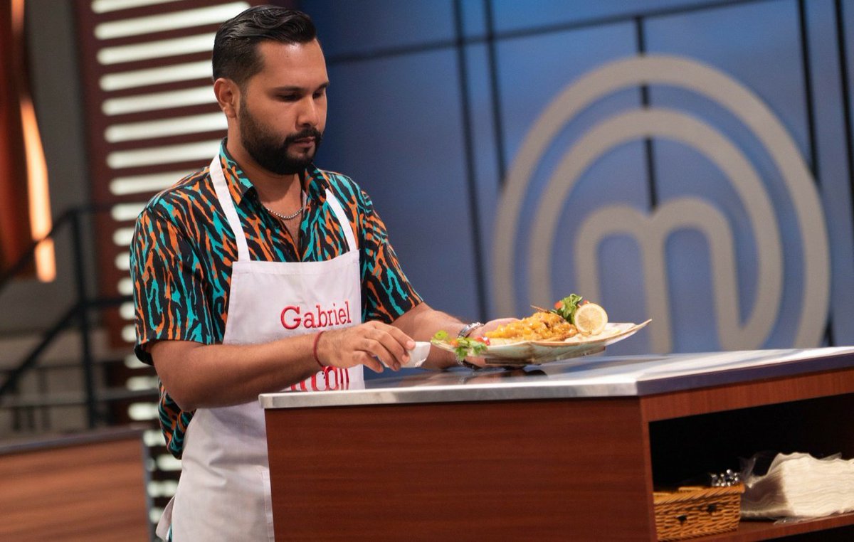 gabogrimaldo's tweet photo. Mi foto de #TBT es de uno de esos momentos, donde todo mi mundo se detenía por completo, respiraba profundamente, me concentraba, explicaba mi plato y esperaba el veredicto del jurado.👨🏽🍳🔥 #Masterchef #MasterchefPanama @masterchefpma #TeamGabrielMasterchef #Super99 @mchef_gabo https://t.co/NzPlT1Oxtp