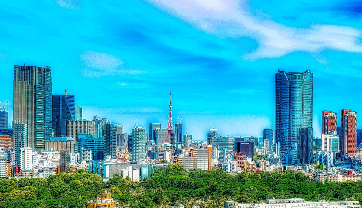 松浦勝人 左の高いビルが東京ミッドタウン 真ん中に東京タワー 右に六本木ヒルズ 会長室からの景色 東京タワー Tokyotower Tokyo Maxmatsuura Masatomatsuura 南青山 Avex でも東京タワーは高いところから撮った方がいい T Co Ykuxs3vvqx