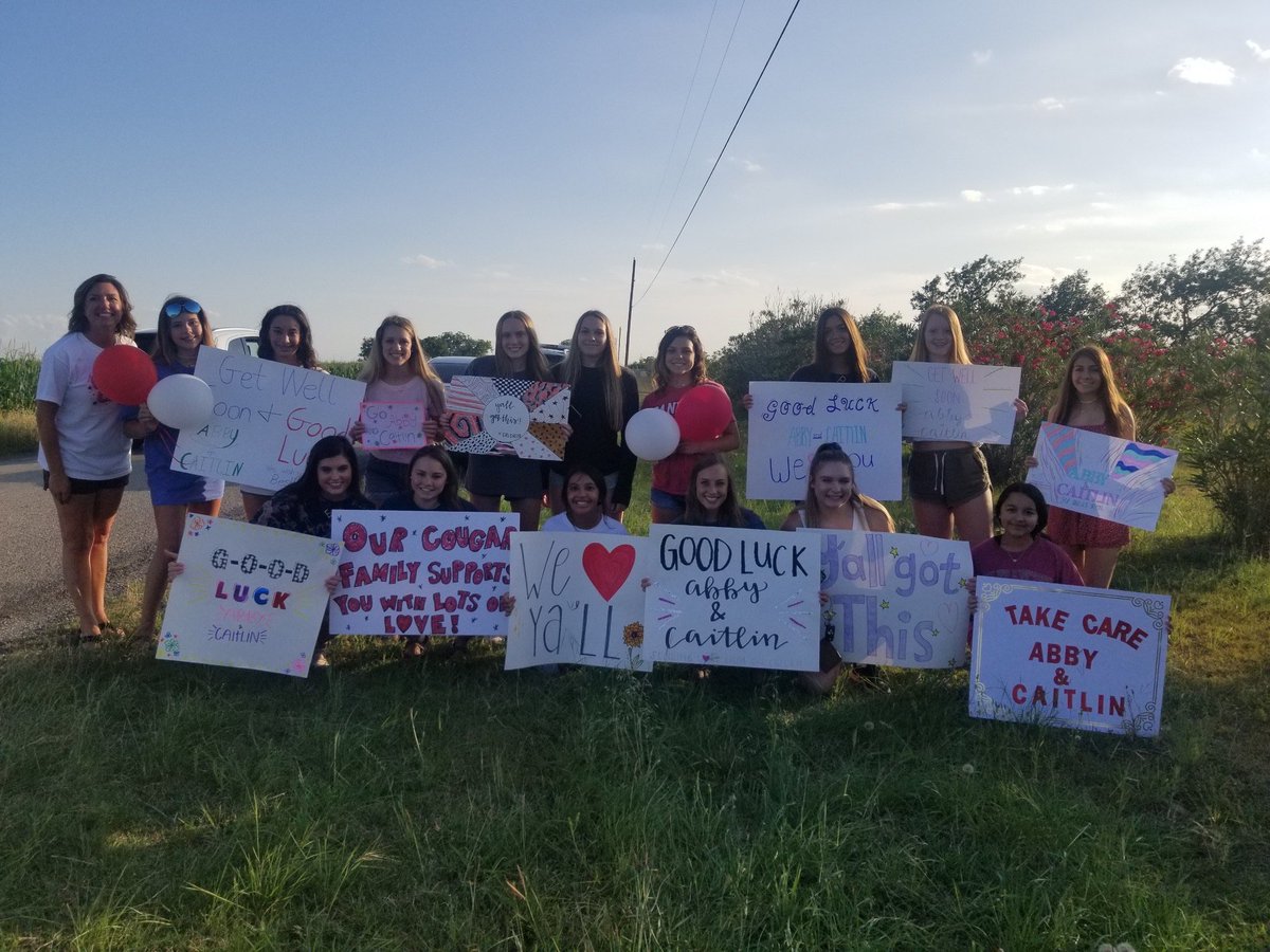 CanyonCheer1's tweet photo. Canyon Cheer did a drive-by for Abby!!! https://t.co/hwNqZ4OIIe