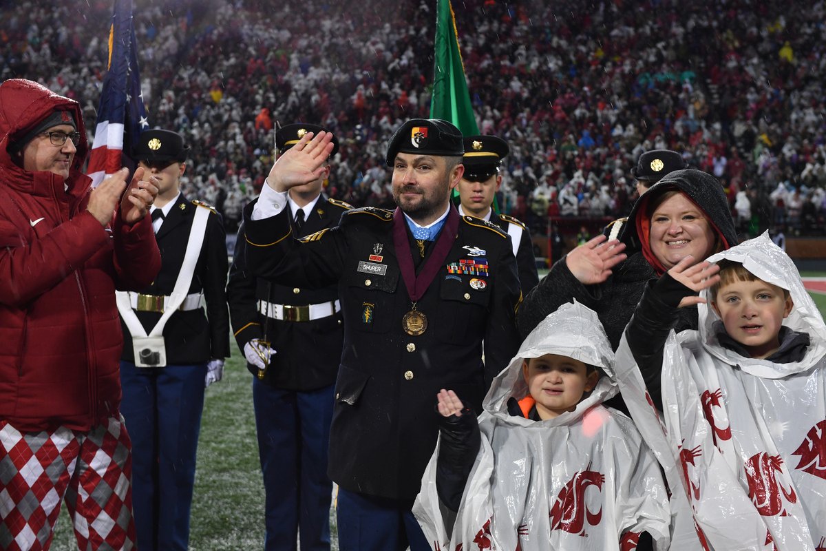 pat_chun's tweet photo. #WSU lost an extraordinary alum today. We send our deepest condolences to the family of Special Agent Ronald Shurer. Sgt. Shurer was a Medal of Honor recipient and was a shining example of an American Hero. His legacy will live on forever. #GoCougs https://t.co/5BXPVn0p15
