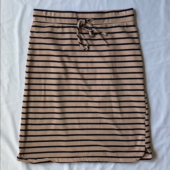 ceceily_p's tweet photo. So good I had to share! Check out all the items I'm loving on @Poshmarkapp #poshmark #fashion #style #shopmycloset #express #ovi #tommyhilfiger: https://t.co/uGdUukGOLF https://t.co/smmeEEF2rb