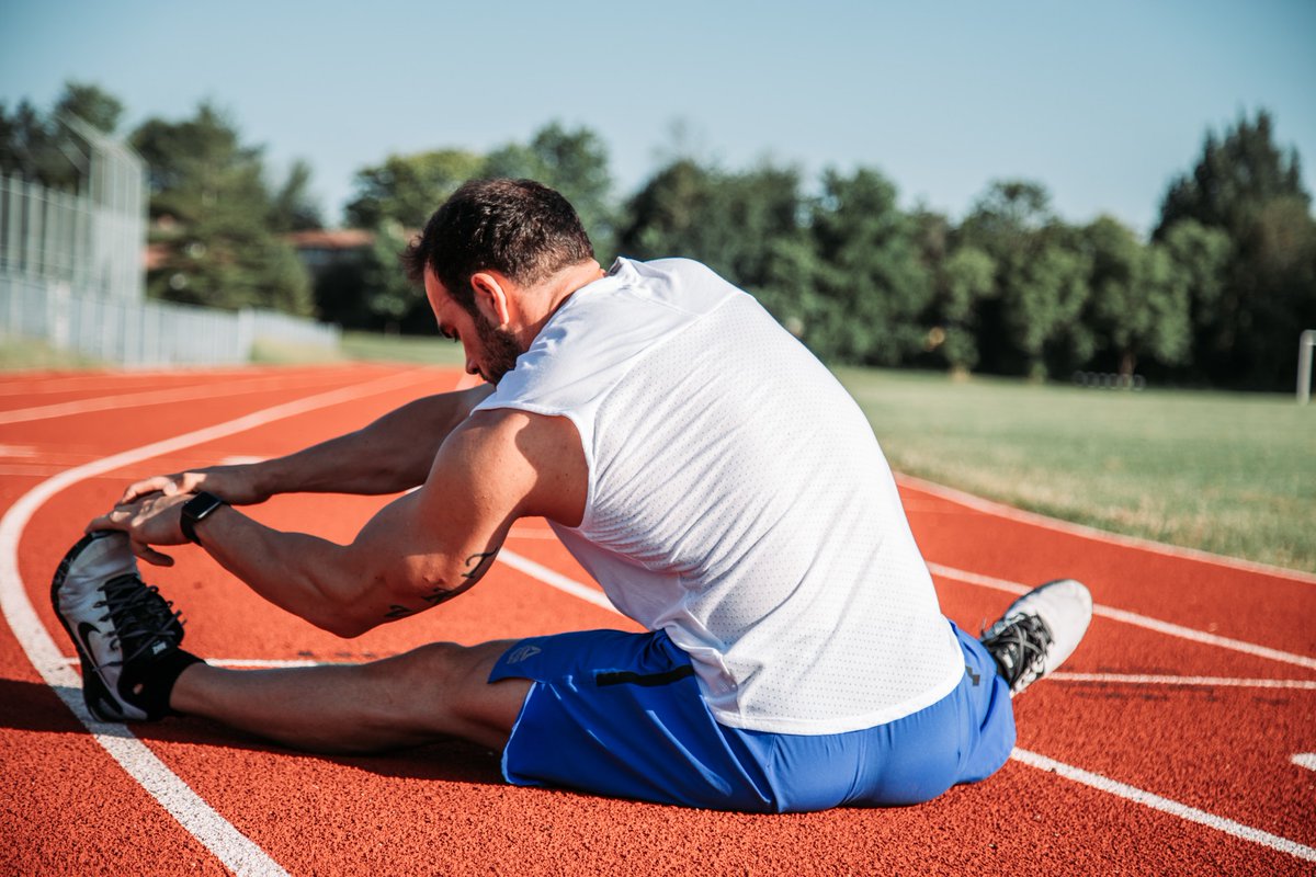 TariApp's tweet photo. But first, stretch. 🌱 We love these seven practical tips for stretching from @LifeHack. Try a few today and then get moving team. https://t.co/WpE8WOe7HL https://t.co/DtnILOOHQq