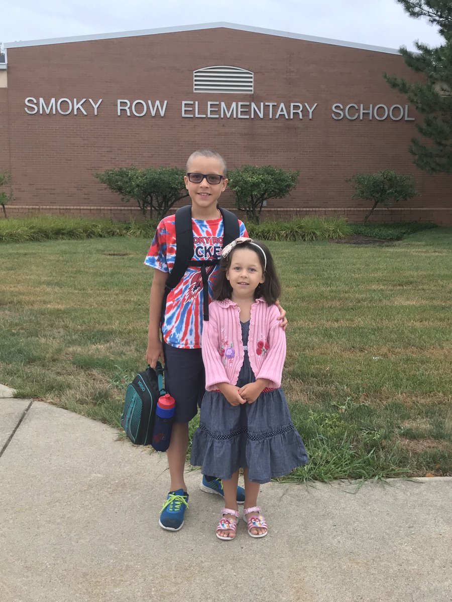 275 days ago 😍
#firstdayofschool #tbt #smokyrowathome <a href="/SmokyRow1/">Smoky Row Elementary</a> <a href="/GerthGrade4/">Gerth's Rockets Rock</a> <a href="/owenssre/">Samantha Owens</a>