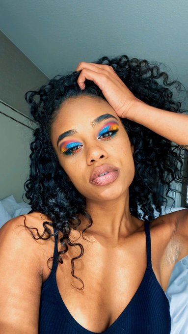 Here&rsquo;s my face, be sweet to her https://t.co/b2u6AvAiZs