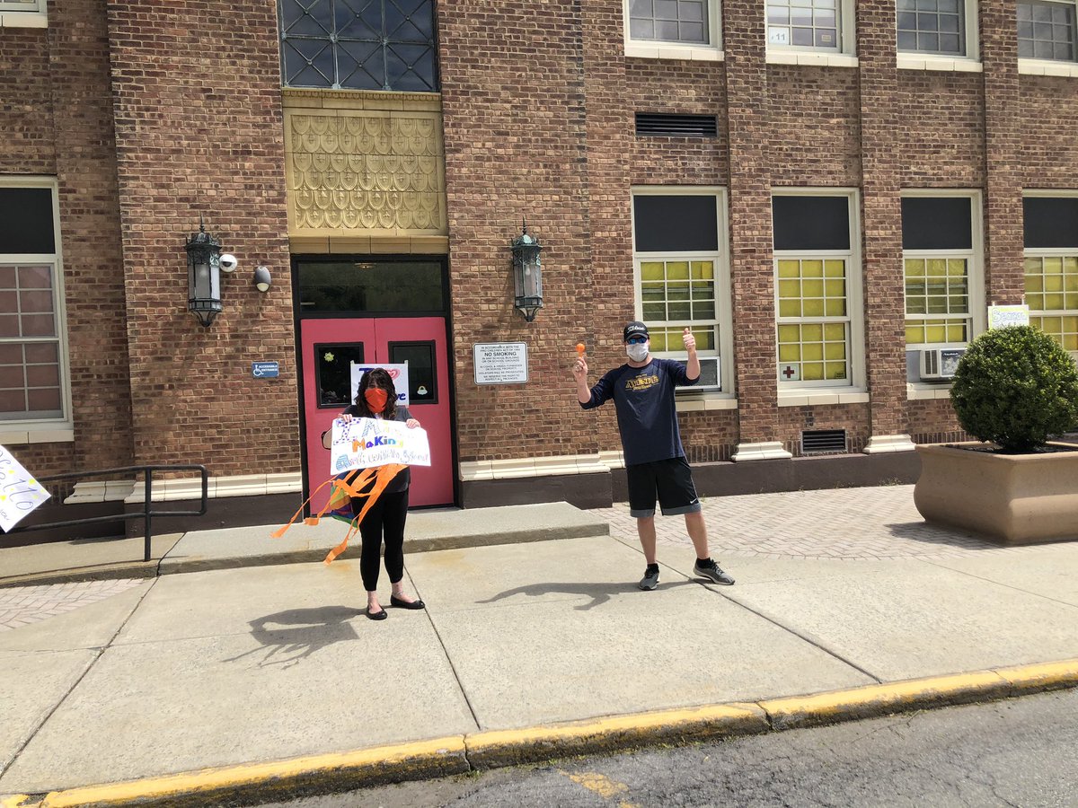 LauraCahill7's tweet image. The #SouthAveElem Drive The Loop was awesome! We loved seeing you all - from a distance 😷 🐾 🚗