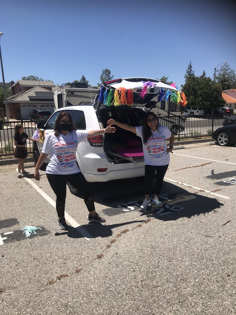 ecastillomar's tweet photo. Thank you to all of our @SumacLSTEM families for coming out to our parade! Fue muy emocionante ver las caritas de todos nuestros estudiantes 😍😍 #sumacpride
#sumacstaffrocks
#lvusd
#serbilingueesunsuperpoder
#duallanguagerocks https://t.co/h8jNy1U7YV