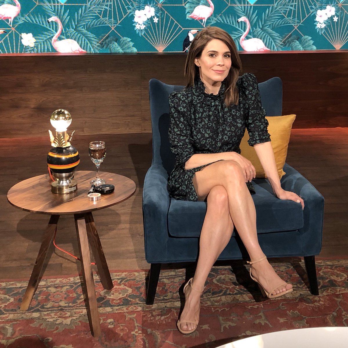 BonsoirBonsoir_'s tweet photo. ✨ La belle et la bête ? 
#BonsoirBonsoir dans 5 minutes! https://t.co/qOTLcZZshp