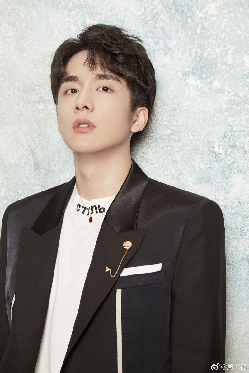 stevenzhangph's tweet photo. Our energetic, lively and smiling "little sun" is coming again ~ The deep and calm appearance with a sense of youth always makes people feel excited at a glance. Keep a distance from the world in front of you, this multifaceted boy, 🉑️!
#周大福新力 ambassador Zhang Xincheng https://t.co/kKcNfOZm42