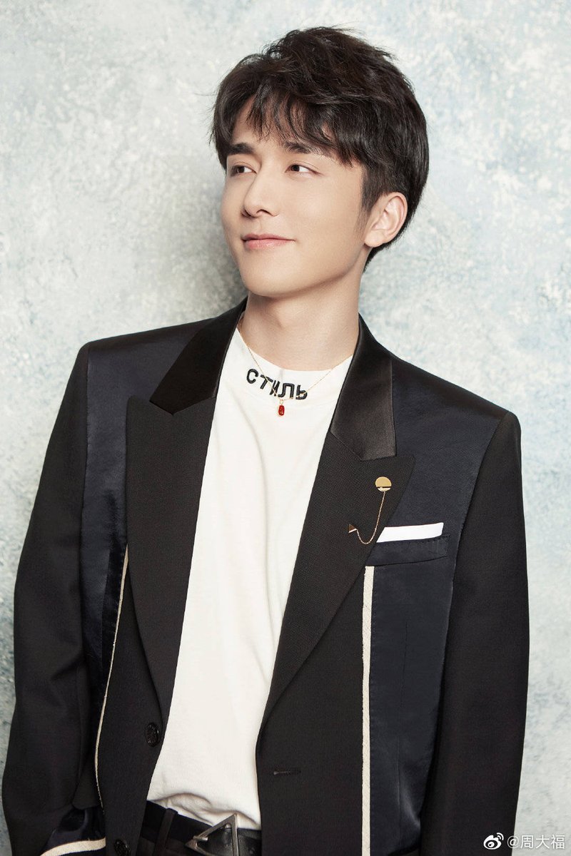 stevenzhangph's tweet photo. Our energetic, lively and smiling "little sun" is coming again ~ The deep and calm appearance with a sense of youth always makes people feel excited at a glance. Keep a distance from the world in front of you, this multifaceted boy, 🉑️!
#周大福新力 ambassador Zhang Xincheng https://t.co/kKcNfOZm42