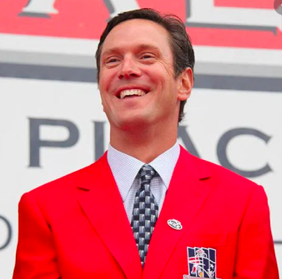 Dameshek's tweet photo. And for this honor, the Patriots - named after the colonial militiamen who earned a new nation by beating back the Redcoats - will provide Seymour with...a red coat. https://t.co/CLwNxSLIqE