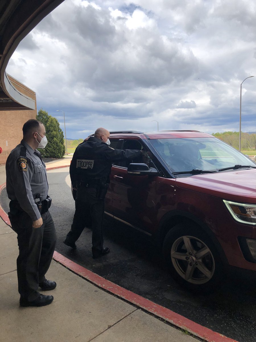 UDA_Schools's tweet photo. Thank you to the @PAStatePolice Troopers from PSP Lykens Barracks for helping our staff with meal distribution. Great example of everyone working together to help our children get through this time. https://t.co/HNhvY4Tqyf