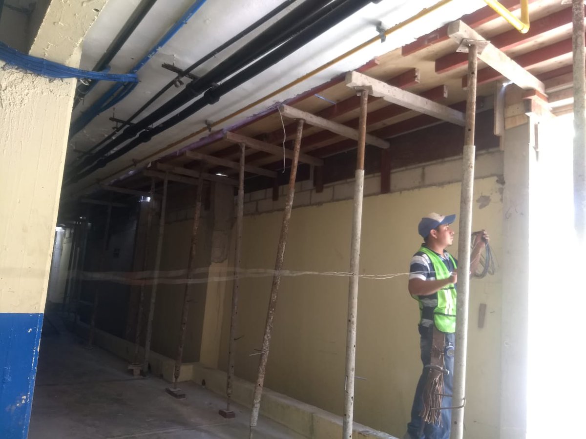 PERIODISMOQR's tweet photo. Señor presidente @VictorMasT el hotel @BahiaPrincipe sigue metiendo gente a trabajar en obra a pesar de las indicaciones del gobernador @CarlosJoaquin cada vez que va la marina esconden a los trabajadores Y siguen contratando más gente ejemplo el contratista Benito reyes gonzalez https://t.co/a71h03KKRd