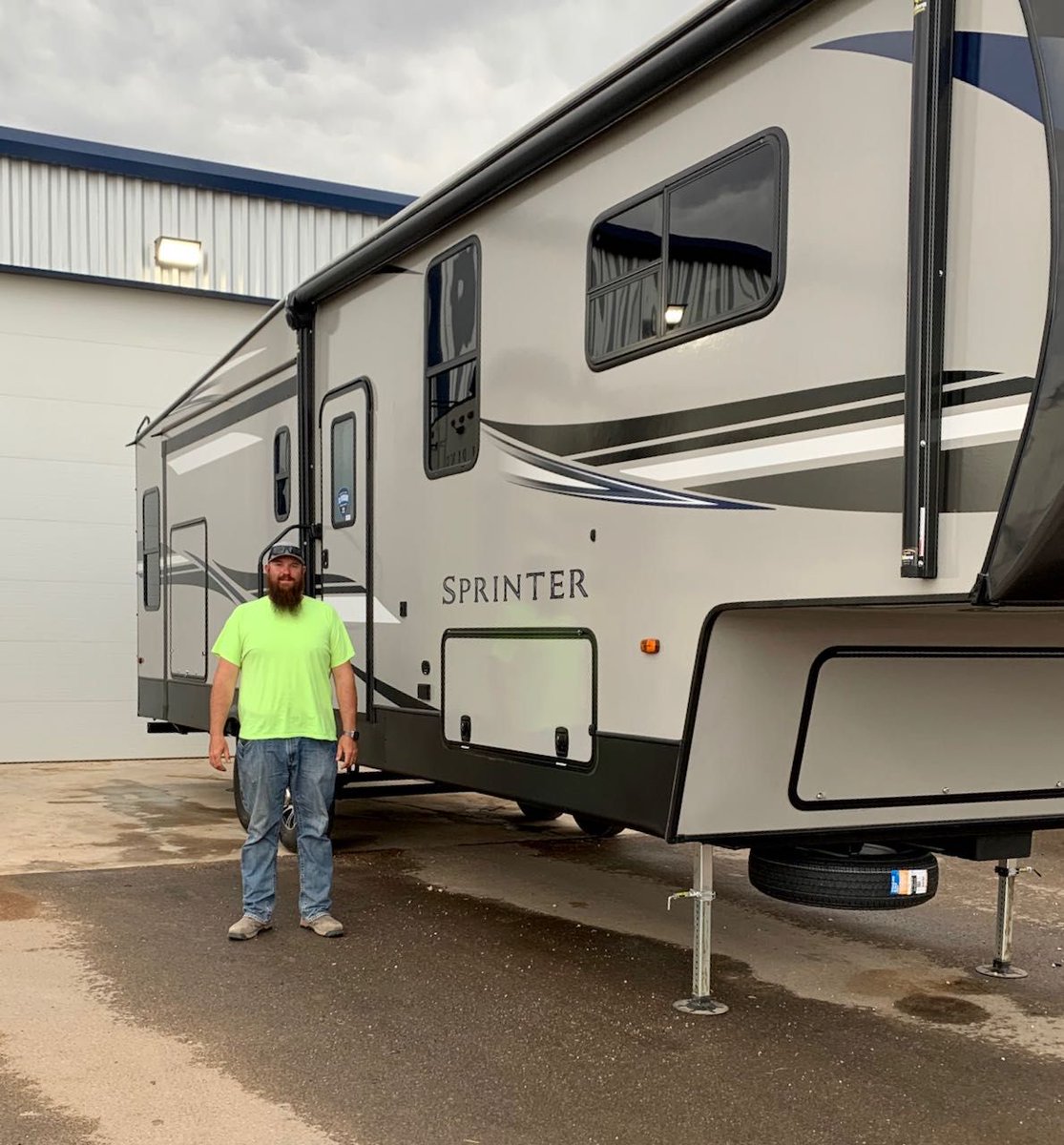 BaileyToliverRV's tweet photo. Josh Norman purchased a 2020 Sprinter 3161 FWRLS from Misty Dillon. Adventure awaits! https://t.co/eSZazcbldY