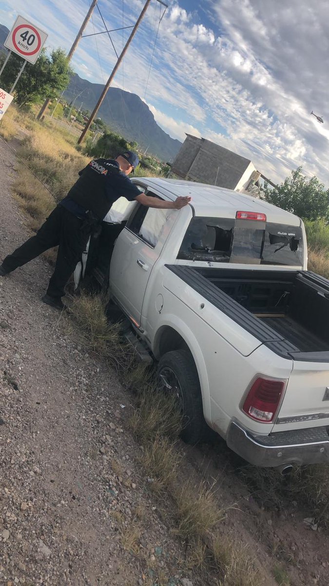 Me confirman la muerte del ex alcalde de Magdalena, Alfonso Robled, al quedar en medio del fuego cruzado entre dos bandas del narco en la caseta de cobro.

Él fue dos veces alcalde y perdió otras 2: en 2000 ante la Ola Fox y en 2018 ante la Ola Peje.

DEP