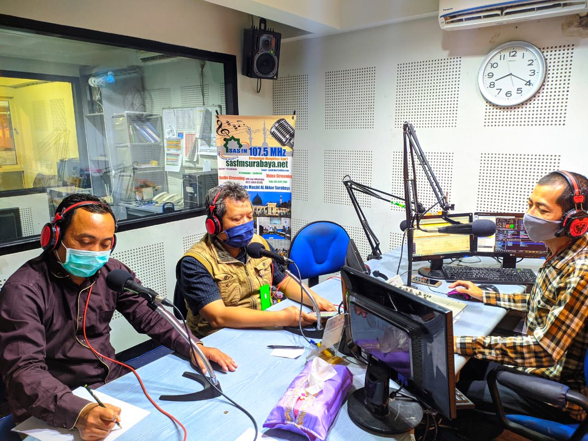sasfmsby's tweet photo. Talkshow Bersama YDSF  pukul 8-9 pagi kali ini dengan USTADZ SRISUJARNO PANITIA RAMADHAN YDSF dan USTADZ ARIF SANTOSO KETUA SATGAS SIAGA COVID-19 YDSF dan Alik Atiga penyiar SASFM  tema INDAHNYA BERBAGI DISAAT PANDEMI. interaktif Telp. 031-8297299 WhatsApp/SMS 0812-3000-6345 https://t.co/1ZtOKv0487