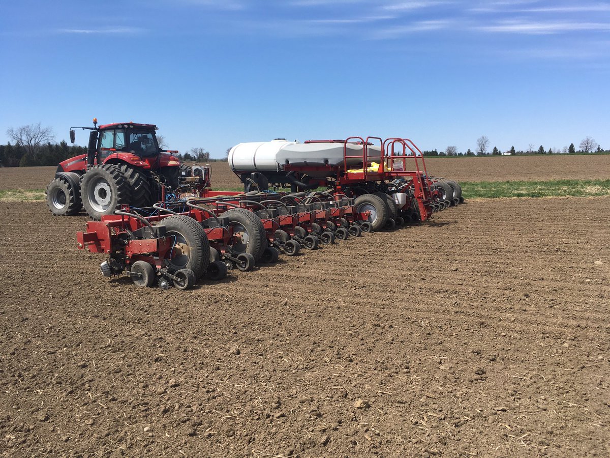 Custom corn and bean planting available. 24R30 with row shut off and RTX gps. Liquid fertilizer and Clean Sweep row cleaners. 519-702-3904. Retweets appreciated