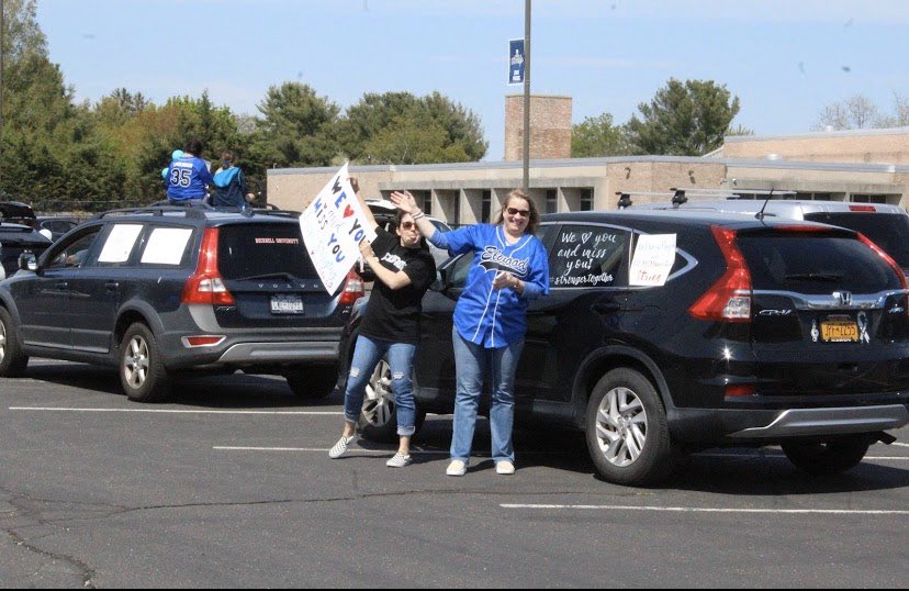 miss_gottesman's tweet photo. Such an awesome day!! It was amazing to see our kiddos 😊 #ElwoodStrong #EMSROCKS 🌈❤️☀️ https://t.co/z6QozPL6bS