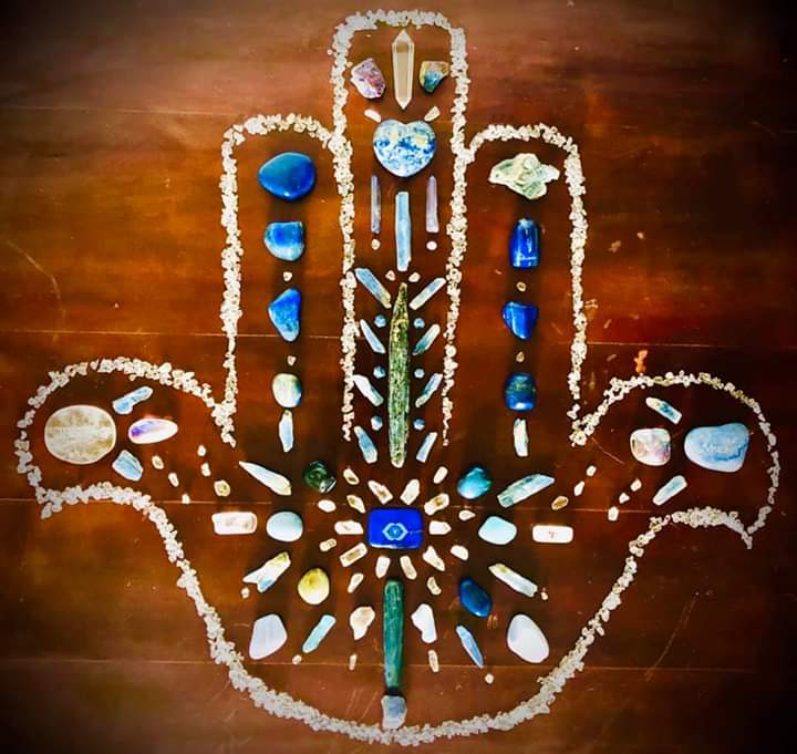 AncestralMagik's tweet photo. 🖐 "The Hand Of Fatima" 🖐
📰May 13, 1917🗞☄
#fatimaspain #miracleatfatima #fatima #childrenoffatima #Prophecy #Revelation12 📜 https://t.co/Kd2p8z7puV