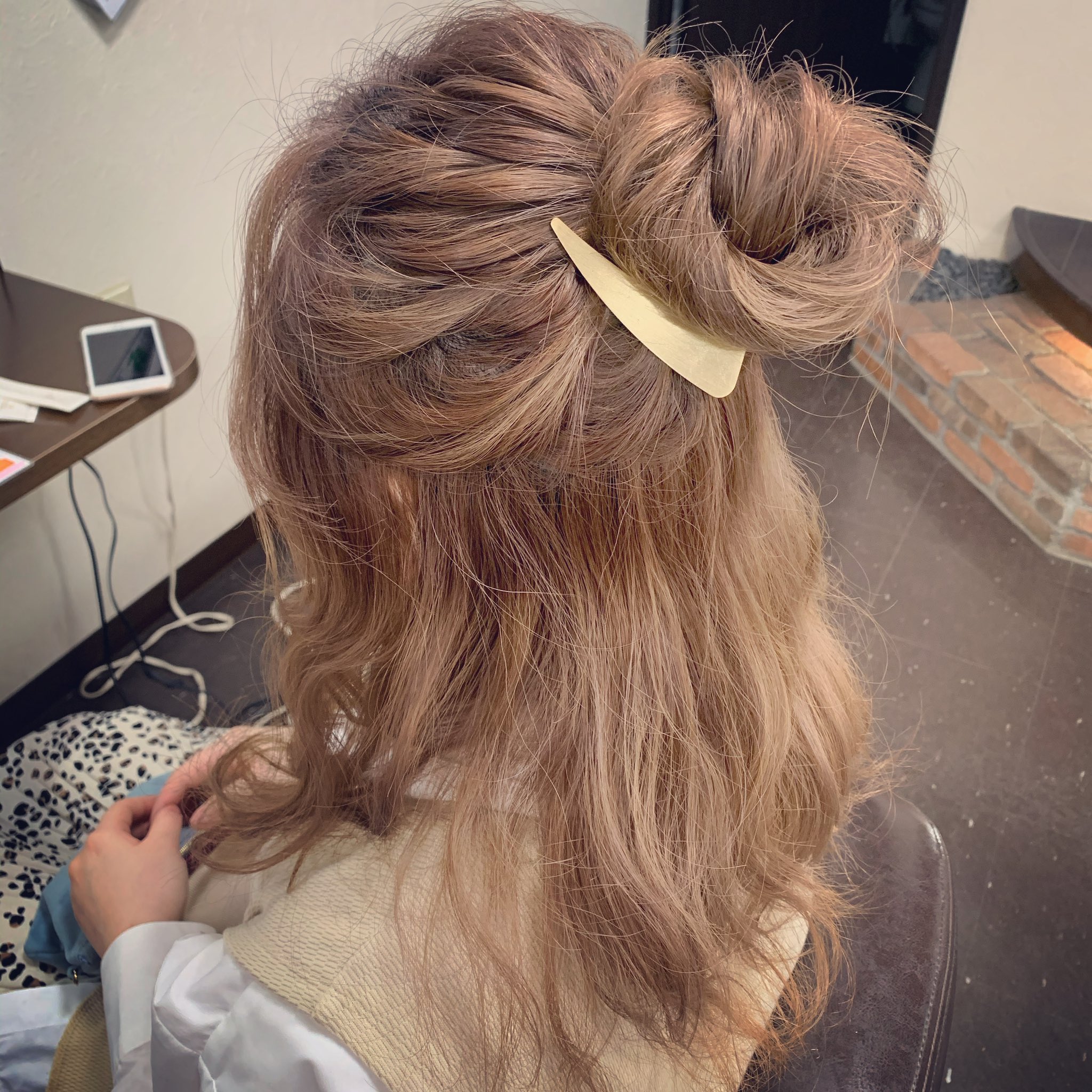 函館 Noah 北斗 Es エス 自分でも簡単にヘアアレンジ ゴム1つとピン1つあれば出来ます 私服でもヘアアレンジしてお洒落を更に楽しみましょう ヘアセット ヘアアレンジ 簡単アレンジ ハーフアップ 函館 函館美容室 Grandhairmakenoah