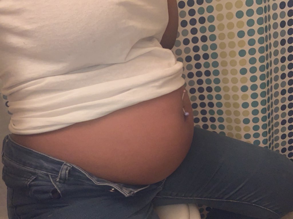 jayymckkk's tweet photo. MY REASON 🤍👩‍👦 11 weeks until we meet😌 https://t.co/9253R0O7dJ