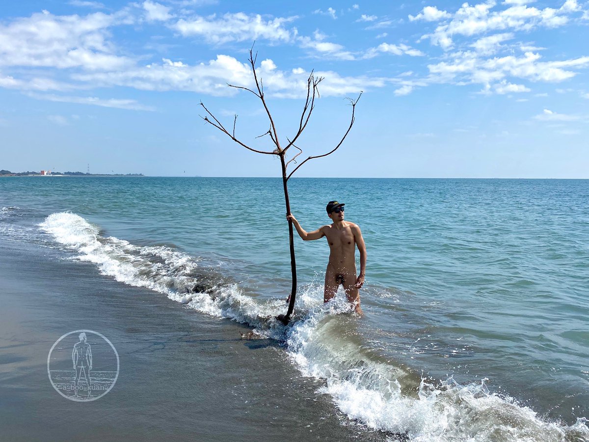 裸時風 tweet media