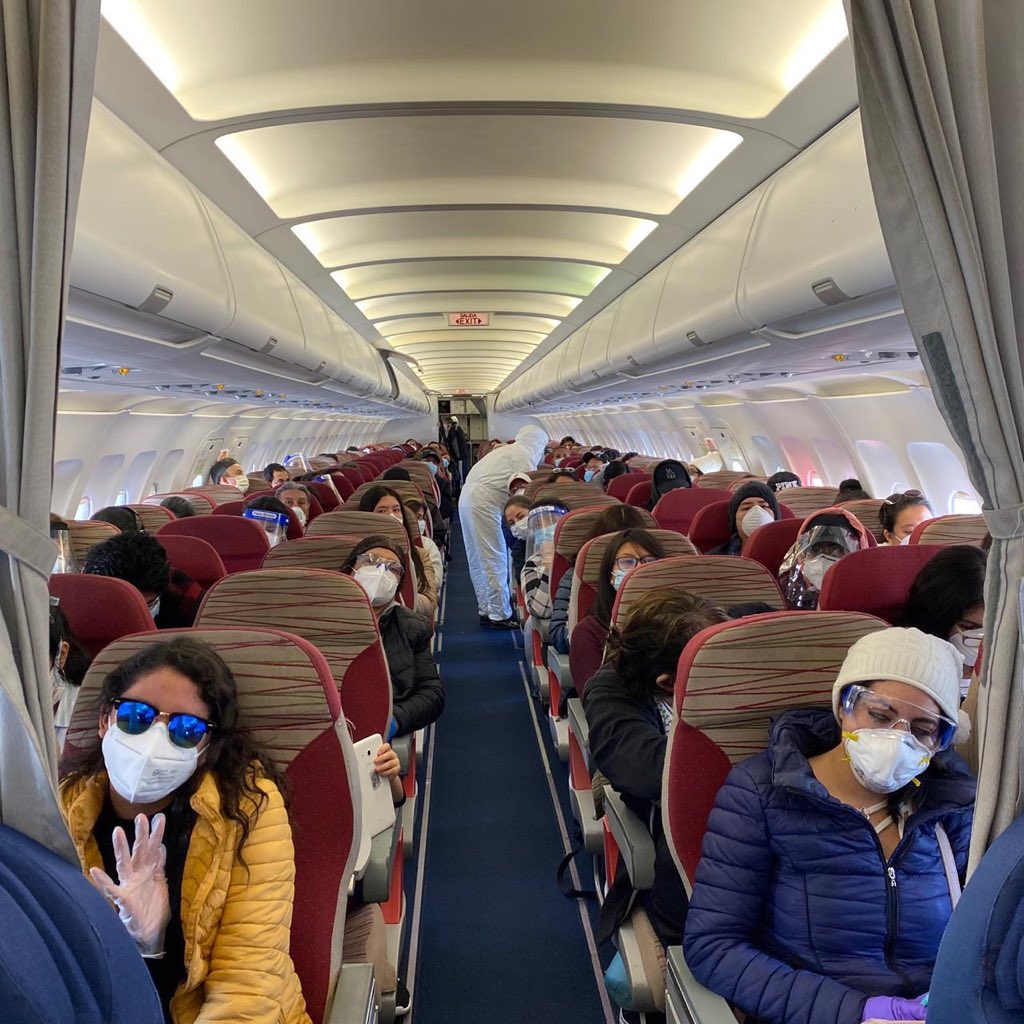 #VuelosEspeciales | En nuestro vuelo charter #Quito- #NewYork- #Quito de hoy,  transportamos a 121 pasajeros de ida y retornamos a 102 personas que buscan reunirse con sus familias. Continuaremos contribuyendo con el país como hasta hoy lo hemos hecho porque #TameEsEcuador 🇪🇨✈️