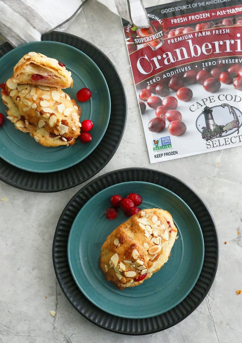 athoskins's tweet photo. Cranberry Almond Croissant
Flaky golden croissants are brushed with a cranberry simple syrup and filled and topped with a creamy almond filling, cranberries and sliced almonds.
https://t.co/CcNNZNlE2r
#FrozenCranberries #YearOfTheCranberry #CapeCodSelect #SelectTheBest https://t.co/U7M9cPiHfT