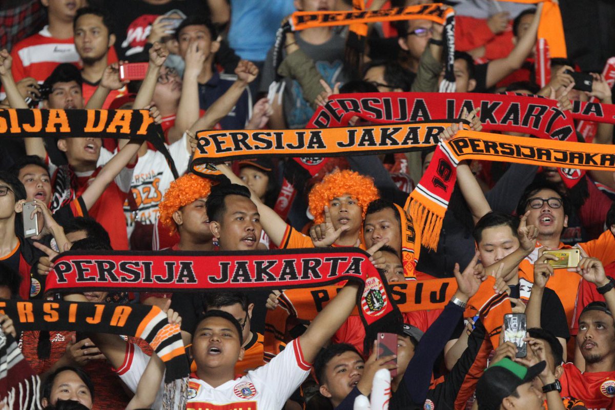TheAFCGL's tweet photo. 6️⃣2️⃣,1️⃣9️⃣8️⃣ at Gelora Bung Karno Stadium 😍

#OnThisDay in 2018 🇮🇩 #PersijaJakarta set a new record attendance for an #AFCCup game. Were you there? 🏟️

#FlashbackFriday | @Persija_Jkt https://t.co/Ynwy2ZPxnH