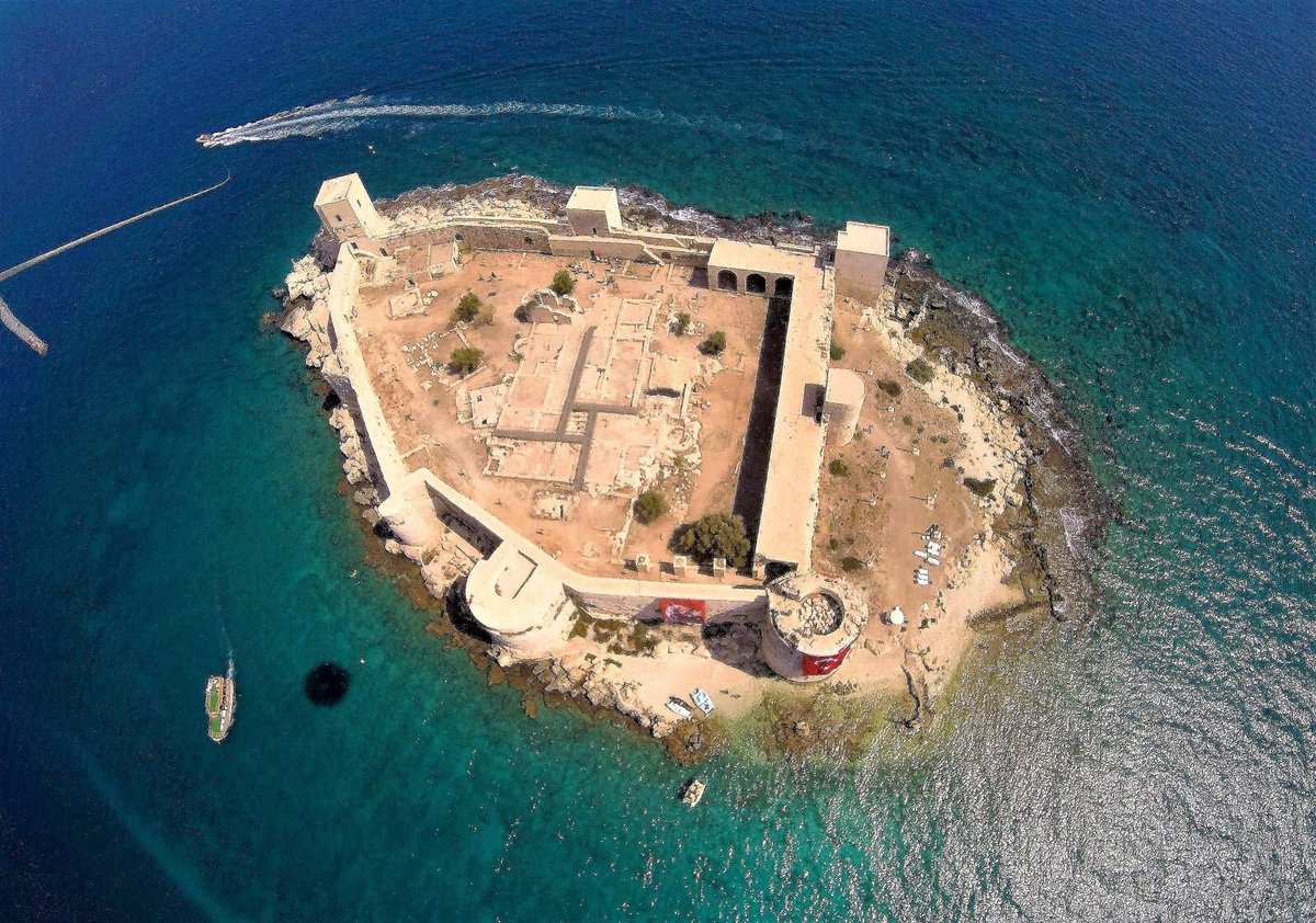 HeavenInCultur1's tweet photo. Kız Kalesi Deniz Kalesi olarak da bilinen Kızkalesi, adını da verdiği mahalle sahilindeki küçük bir adacığın üzerinde kurulmuştur. Kıyıya uzaklığı ortalama 600 metre kadardır. Burada bulunan bir yazıttan 1199 yılında I. Leon tarafından yaptırılmıştır #kültür #yaşam #hayat #mersin https://t.co/15L5kbZP8s