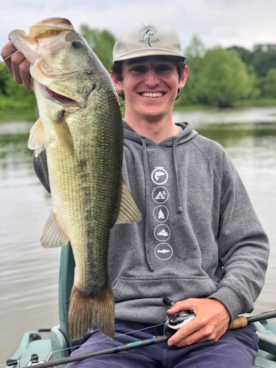 Walker_WFish's tweet photo. Easily went into the triple digits between bass and crappie the last 2 days on the farm pond, these being the biggest of each. Which one would you rather catch?🤠 (the crappie went 14 3/4” and was a tad under 2lbs🤘🏼 https://t.co/HSESzlnG4k