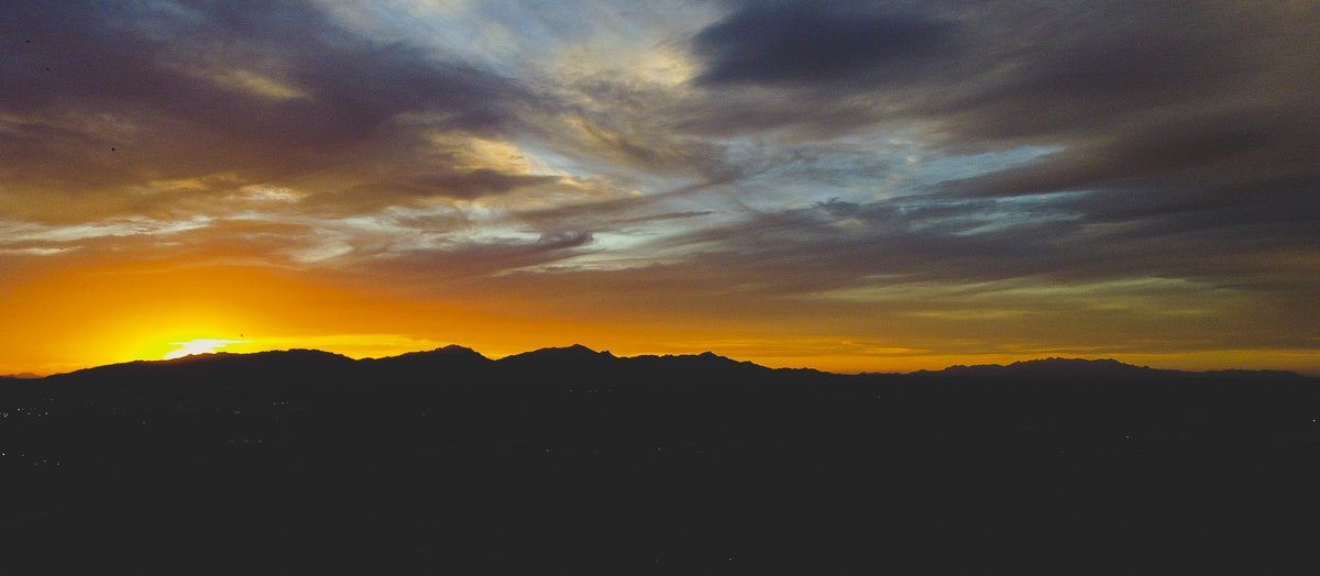 SalgadoPhoto_'s tweet photo. Might turn this into a 'Sunsets of El Paso' account. Here's a few angles from tonight: https://t.co/o1AhKG4L5J