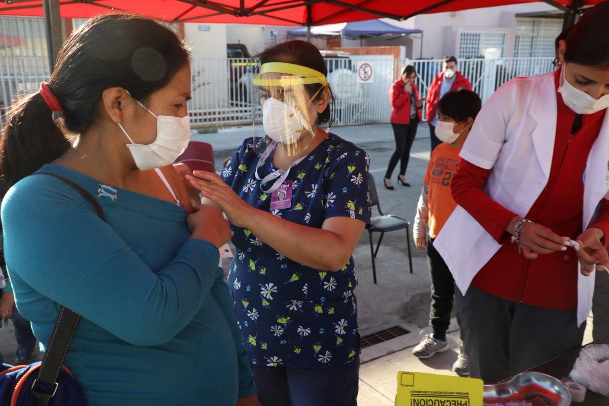 💉CMDS vacunará a 4 mil trabajadores de supermercados, farmacias, bancos y transporte público. Operativo que se efectuará en sus lugares de trabajo entre el lunes 18 y el viernes 22 de mayo @cmds_antof