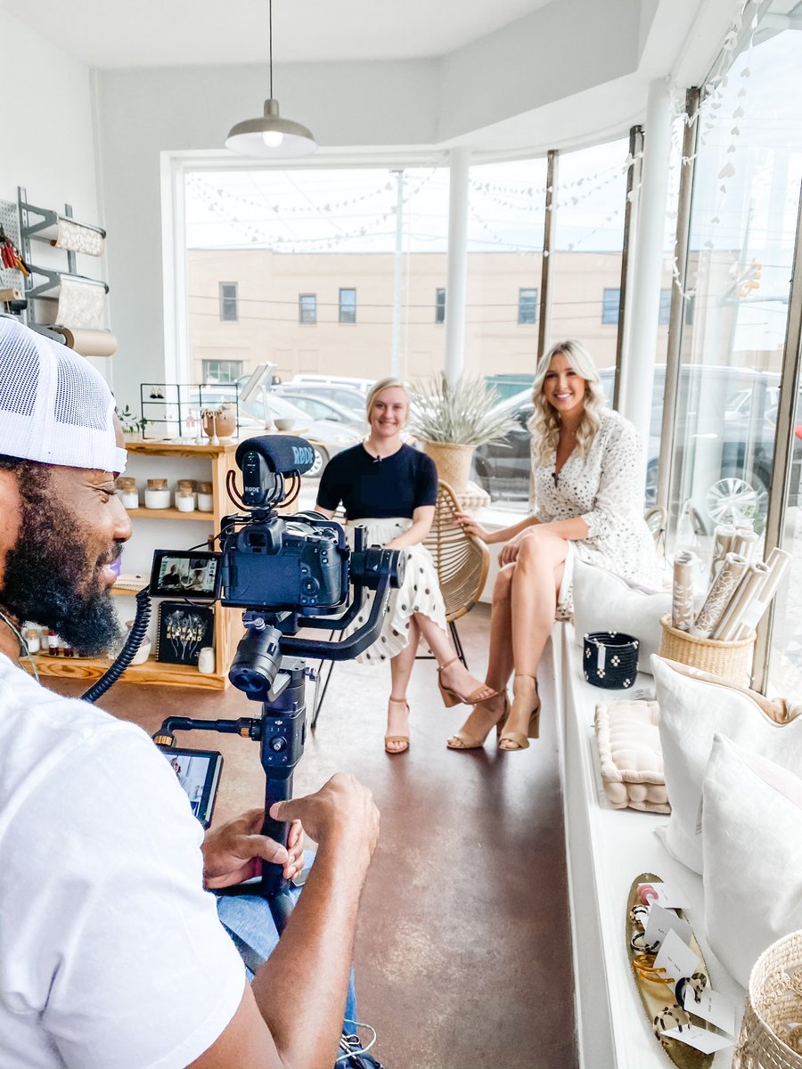 janaangeltv's tweet photo. Shooting with the boss babe bringing #everydayjoy to the Tri Cities 🌸 @charlottesflorals 
#charlottesflorals #tricitiestn #thelocalview #johnsoncitytn https://t.co/ZQo9yj6rCD
