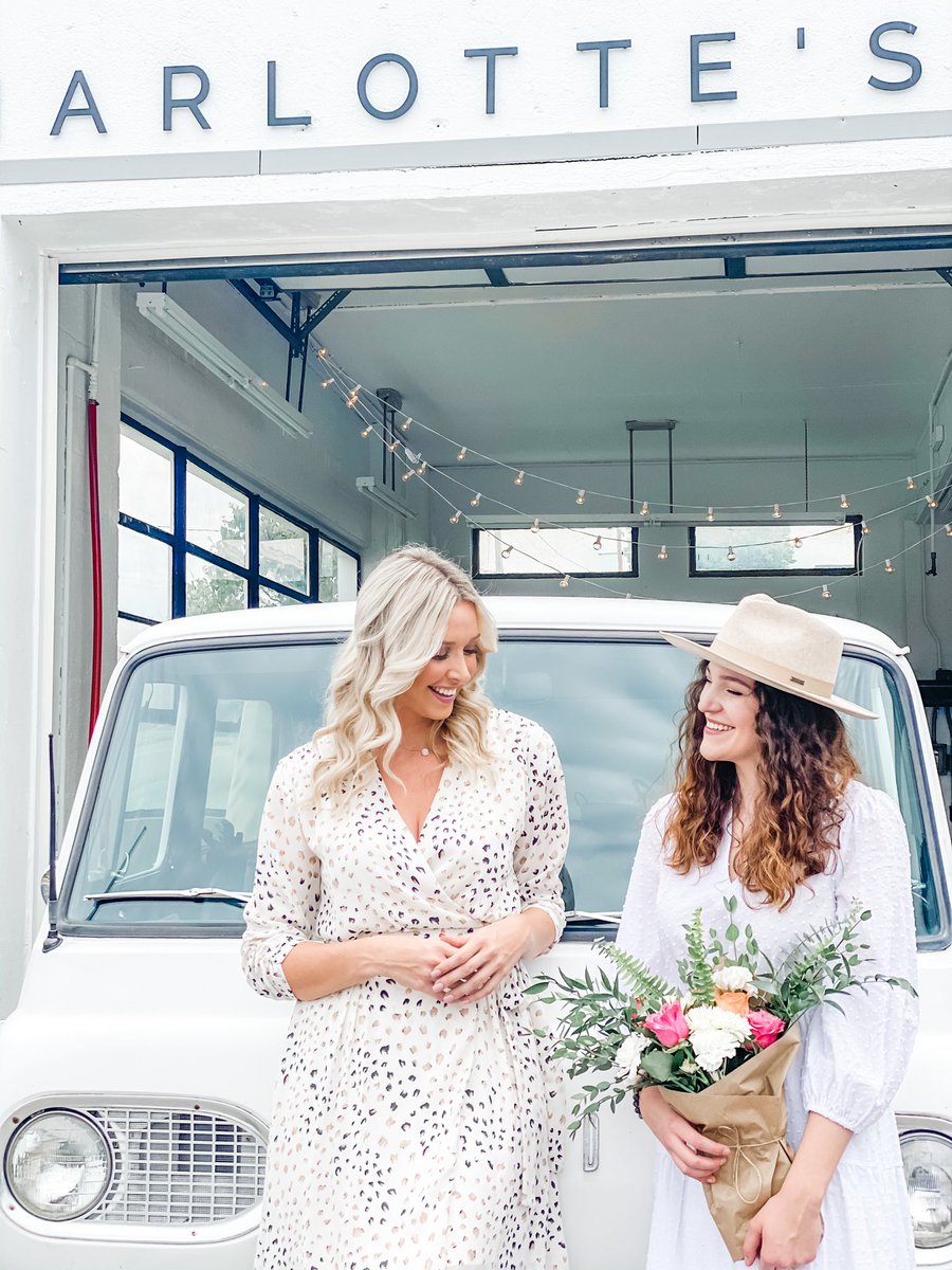 janaangeltv's tweet photo. Shooting with the boss babe bringing #everydayjoy to the Tri Cities 🌸 @charlottesflorals 
#charlottesflorals #tricitiestn #thelocalview #johnsoncitytn https://t.co/ZQo9yj6rCD