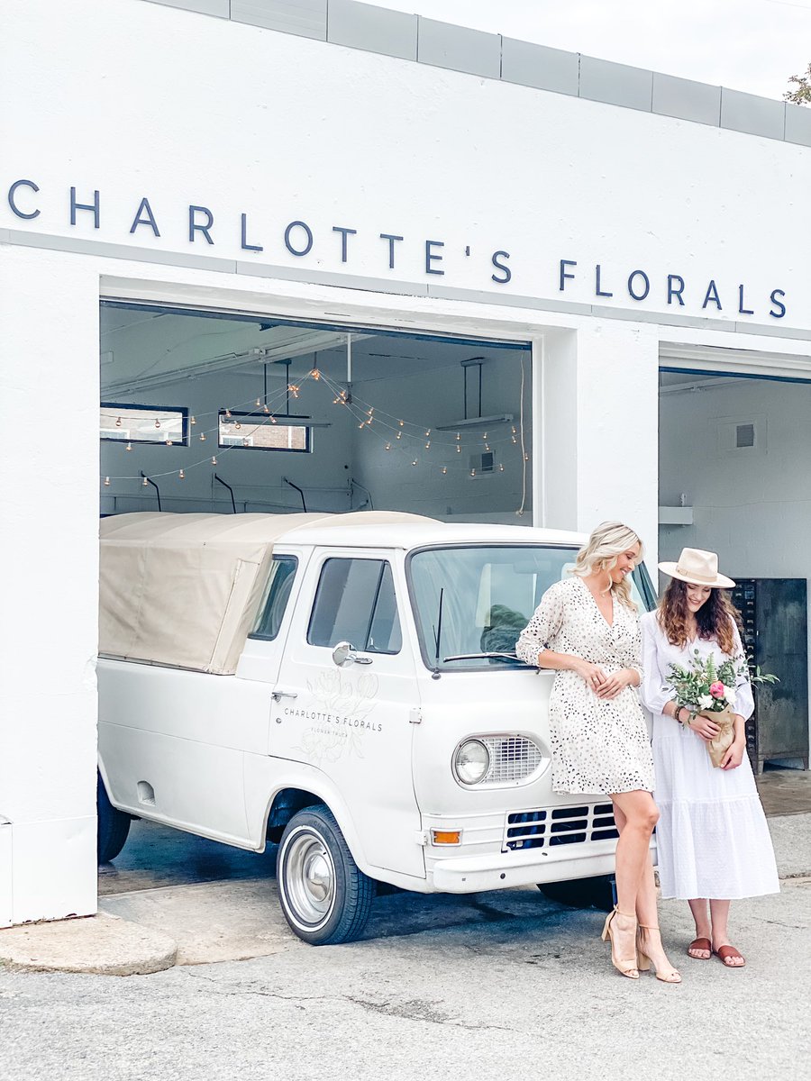 janaangeltv's tweet photo. Shooting with the boss babe bringing #everydayjoy to the Tri Cities 🌸 @charlottesflorals 
#charlottesflorals #tricitiestn #thelocalview #johnsoncitytn https://t.co/ZQo9yj6rCD