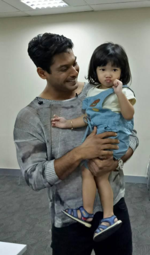 TeamSidyShukla's tweet photo. Namaskar Kaise hai app sablog ,
Be a Good Person. Thats probably the World needs now..
๐
GoodMorning
#SiddharthShukla #SidHearts #WeLoveSidharthShukla #WeLoveSidUnconditionally #MaintainUnity https://t.co/xEy6pzvl9y