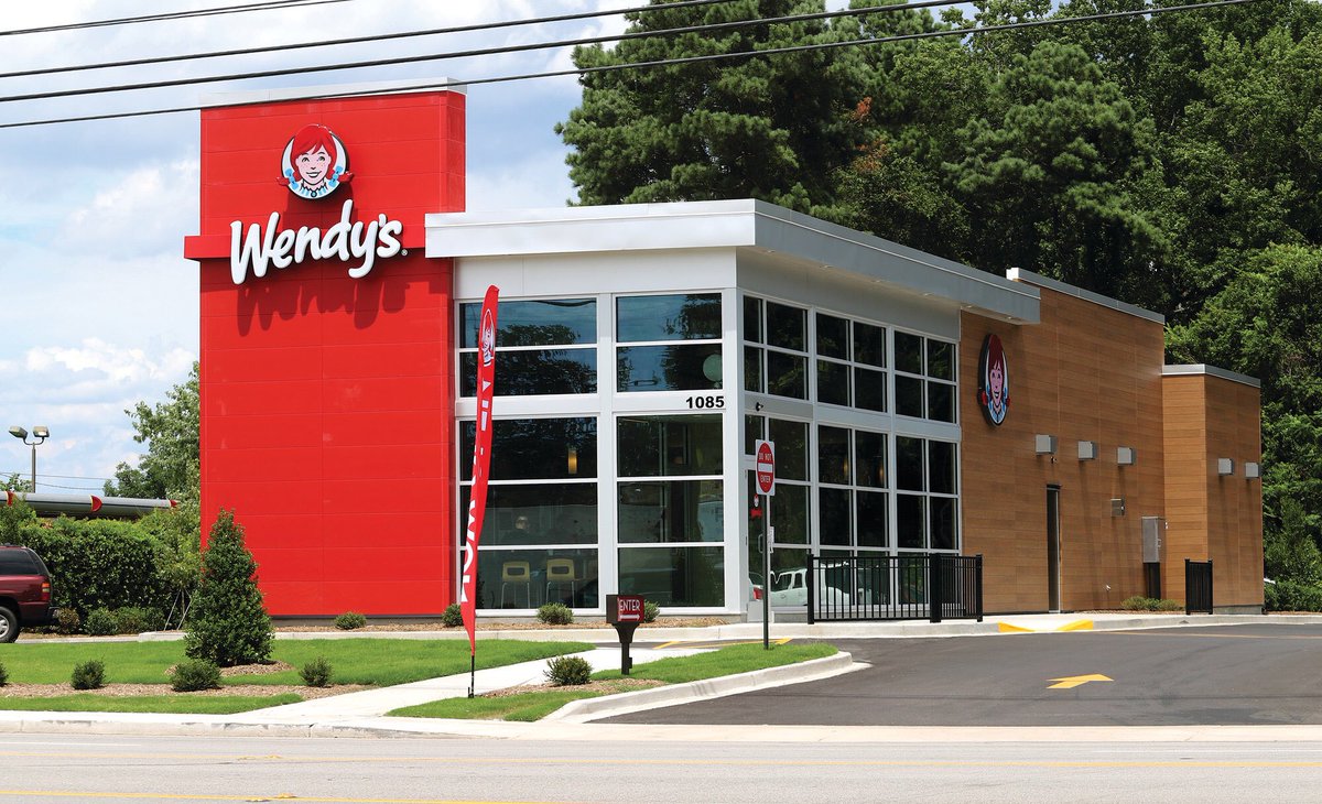 JoeyMulinaro's tweet photo. Hard to love fast food spots the same when they started looking like this https://t.co/ZfBuOrcTgG