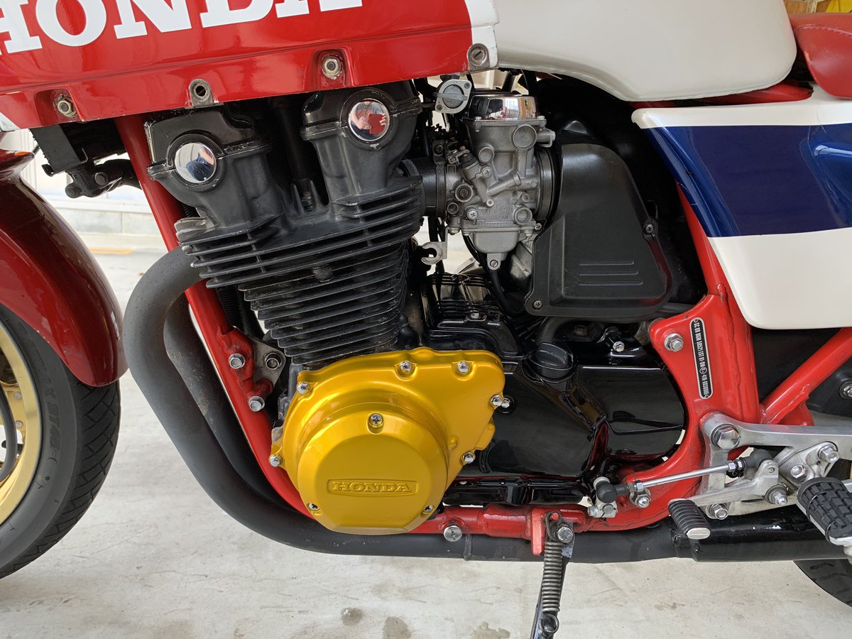 CB750four_1970's tweet photo. 良い天気ですけどフル洗車✨
#CB1100R
#RD
#SC08
#CB750F
#FC
#RC04 https://t.co/lEgQqnQ9WC