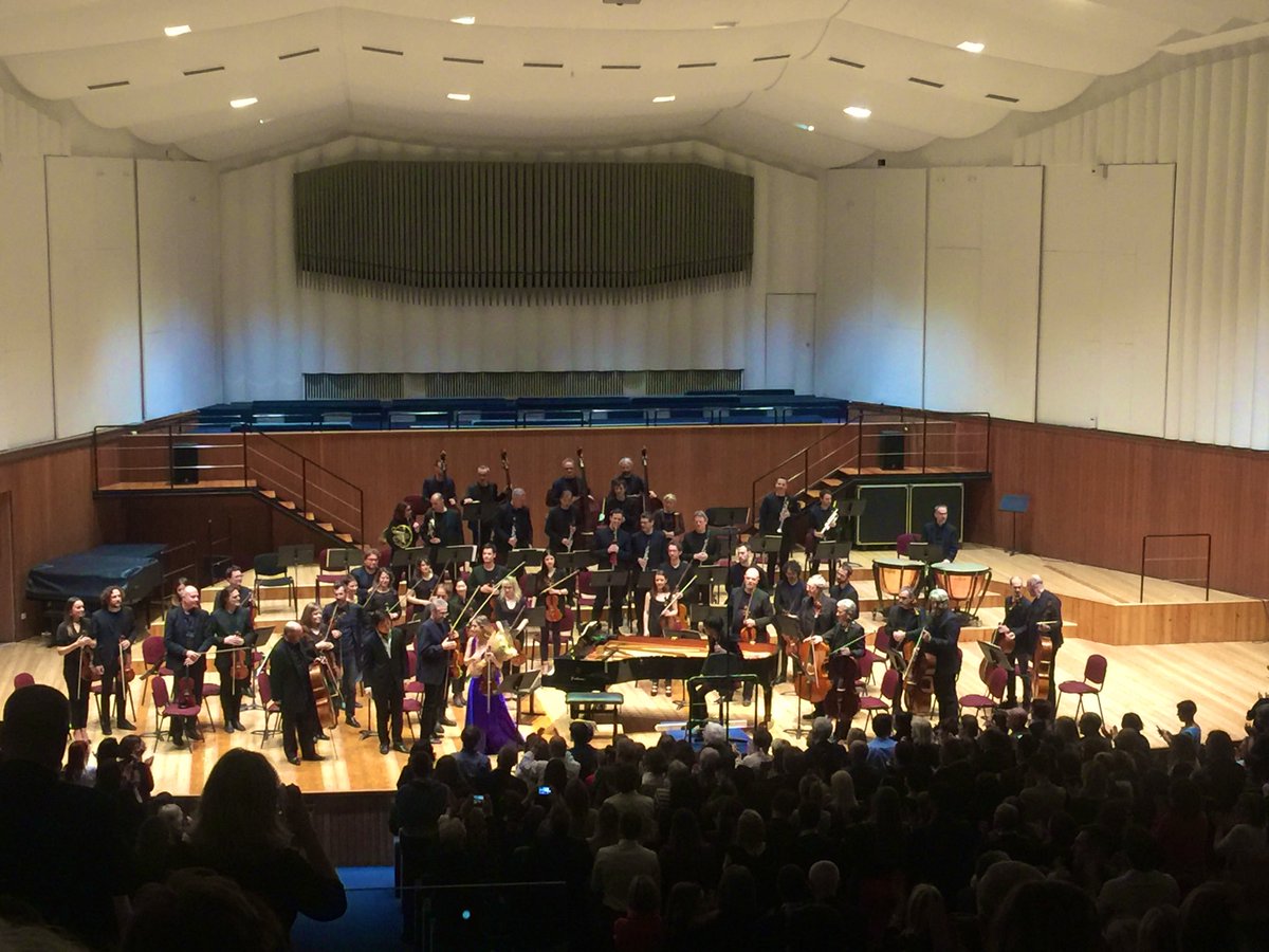 DanyNFL_87's tweet photo. Direttore d’orchestra, compositore e pianista ma soprattutto un grande uomo #EzioBosso Qui al tuo ultimo concerto a Milano tutti in piedi per te, per la tua musica e la tua gioia che hai trasmesso. https://t.co/byWjcZ4C5e