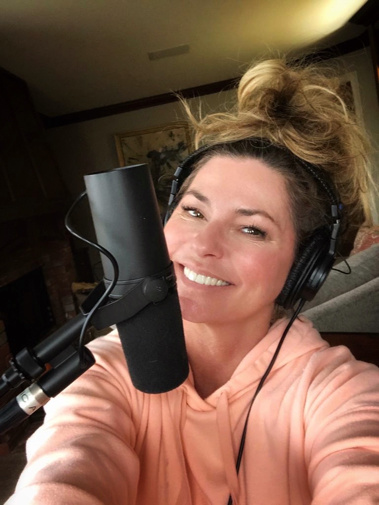 ShaniaTwain's tweet photo. I'm being very creative during this period, normally I have to force-isolate in order to allow time in my schedule to disappear into creative writing. Now that it's part of my everyday to sit down at the mic, pick up my guitar and write music, it's been very productive. https://t.co/bOnPWJgWMo