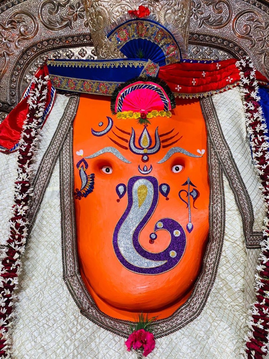 luv_bhatt's tweet photo. हिंदू समाज सनातन संस्कृति में माना जाता है कि कुछ भी शुभ कार्य करने से पहले श्री गणेश जी का ध्यान अर्चना पूजा करना उस कार्य को सफलता पर ले जाती है , आज ट्विटर पर वापिस आया हूँ ... जय श्री गणेश 🙏 #ganeshji  #indore  #staysafe https://t.co/crhKn7neCp