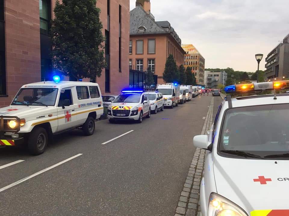 👏👏
Hier soir, 80 de nos bénévoles rejoints par ceux de l'<a href="/adpc67/">Protection Civile 67</a> ont profités du déconfinement pour aller remercier les soignants à leur façon!

Ils étaient au <a href="/CHRUStrasbourg/">CHRU Strasbourg</a> et au #GHSO pour rendre hommage à ces femmes et ses hommes engagés dans la lutte contre le #COVID19