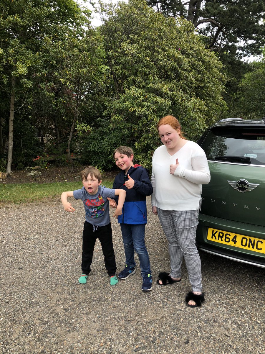 SMFC_CF's tweet photo. A BIG thank u 🙏🏻 to Louise &amp; her two helpers 😂for their very large food donation. Every week the Swansons rally their street &amp; neighbours, so kind 😇@saintmirrenfc @stmirrenwfc @smisatrust @StMirrenAcad @SMFCFansCouncil 🖤🤍❤️ https://t.co/eQbJQmOlTV