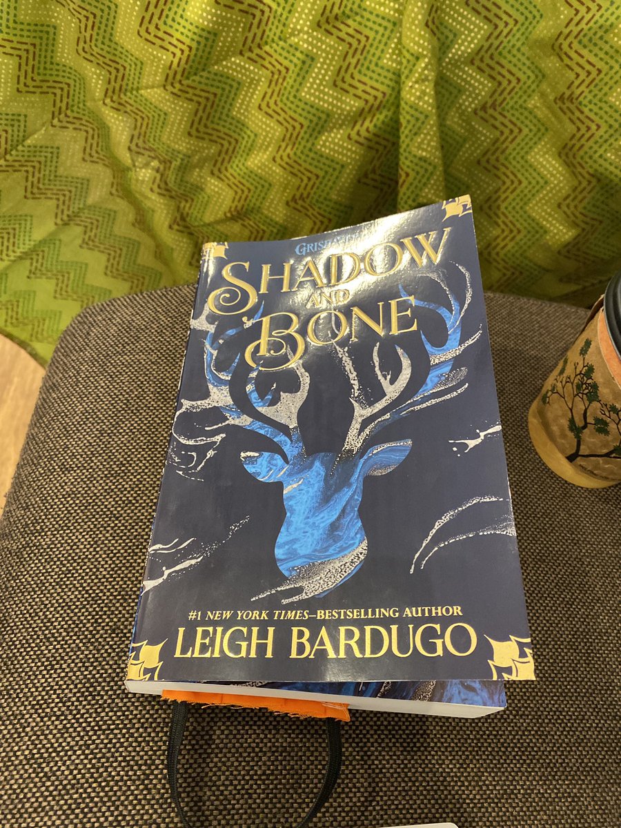 tarinik05's tweet photo. Hi @LBardugo haven’t slept in 4 days reading this series. #quarantinereads thank you. #Obsessed as always https://t.co/DJD6CjhOsj