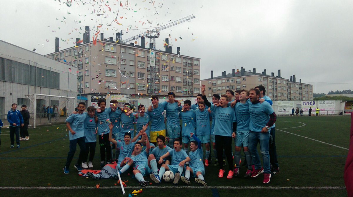 15 de maio. Fai 4 anos que o Infantil gañou a Liga Galega, por diante de equipos como o Depor ou Lugo. Tras estar lonxe do 1° posto, collérase unha boa xeira de resultados, para conquistar a liga a falta de 2 xornadas, tras un tanto nos intres finais ante o Viveiro 💙⚽😊